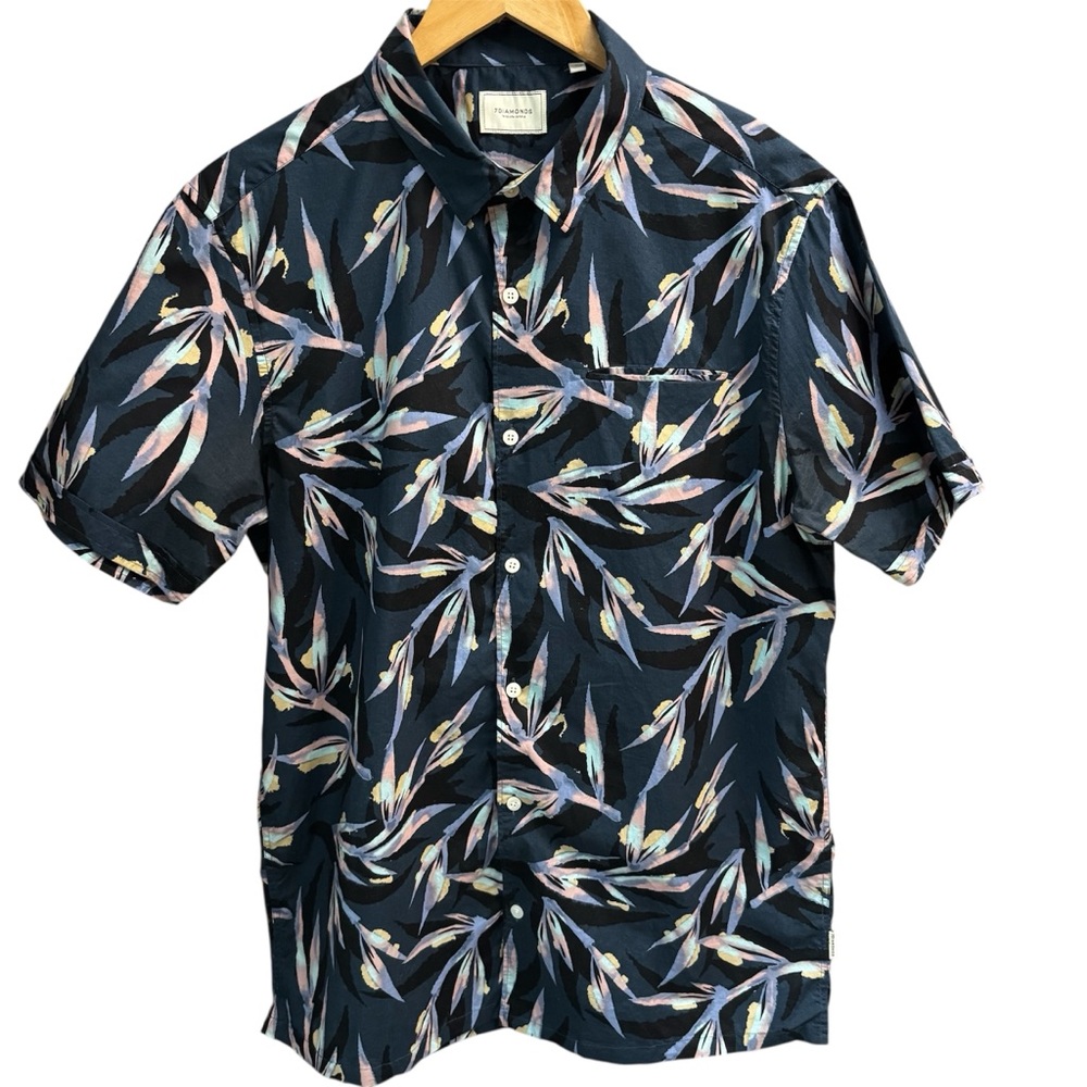 7 Diamonds Short Sleeve Floral Shirt . Men’s Large